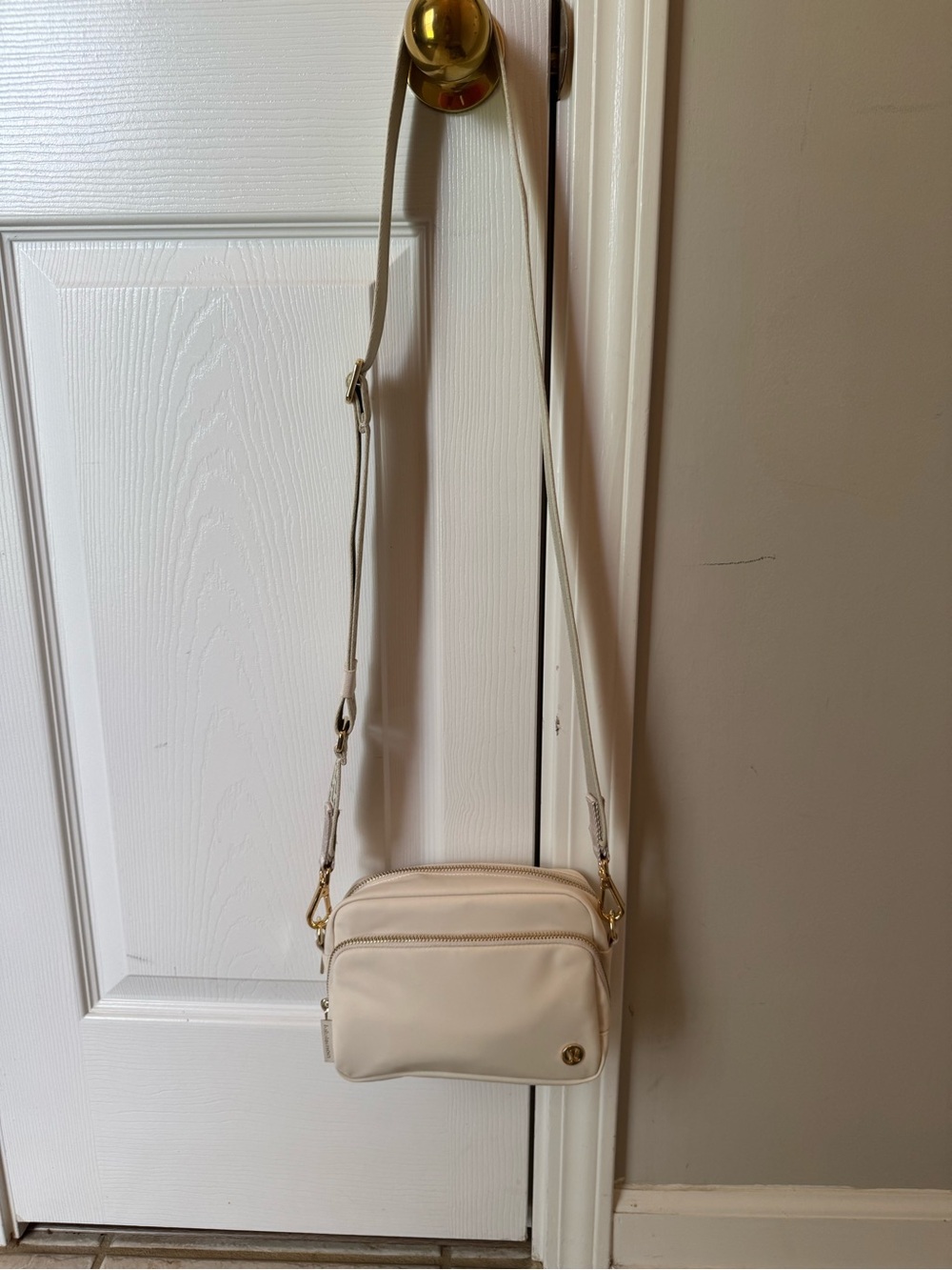 lululemon athletica Cream Compact Crossbody Bag NWOT - Picture 2 of 16